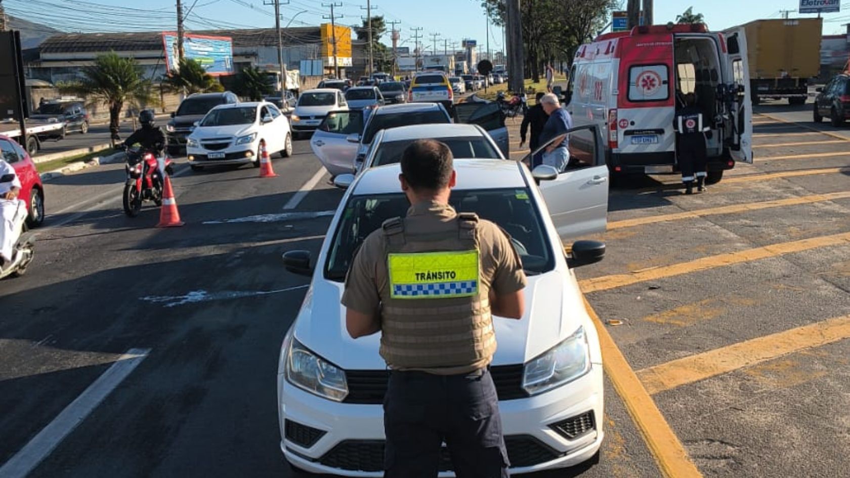 acidente avenida mestre álvaro