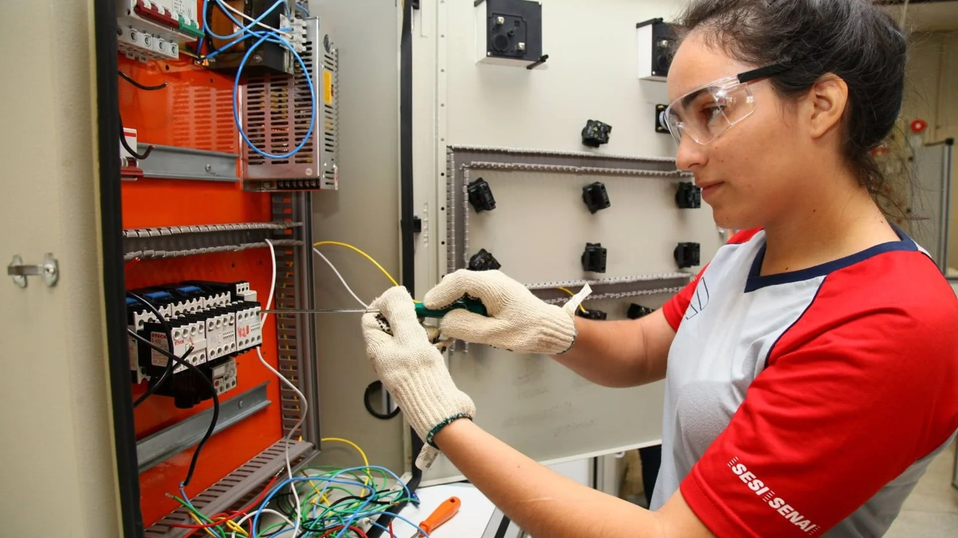 Escola de Eletricistas Curso técnico gratuito Senai