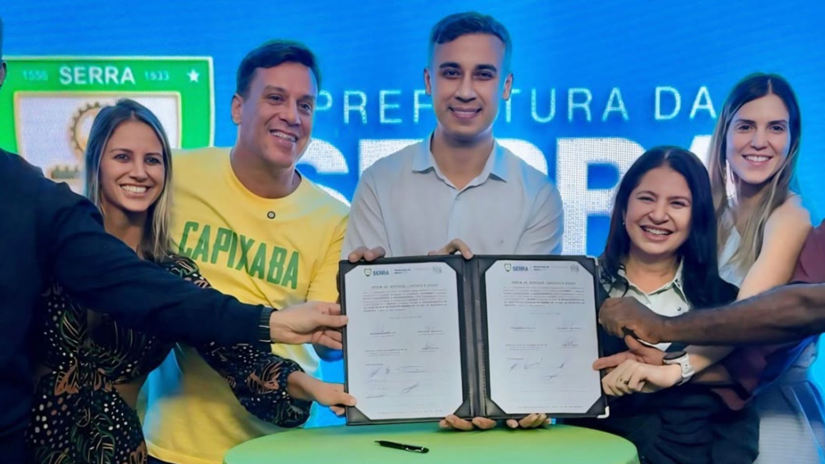 Prefeito Weverson Meireles assina ordem de serviço para revitalização de avenida no Bairro de Fátima, na Serra.