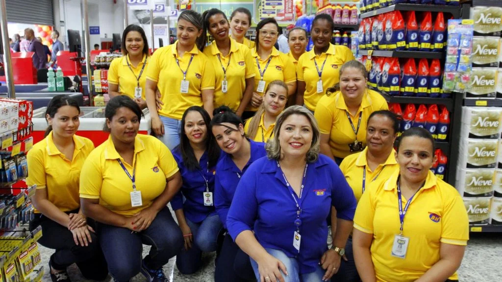 Gigantes dos supermercados e farmácias Escala 6x1 Funcionários