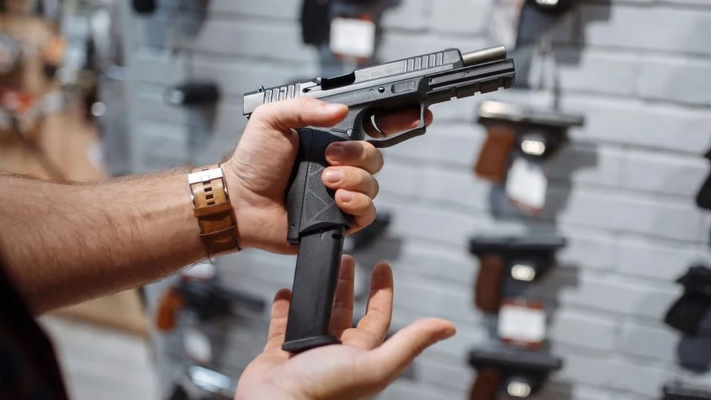 Porte de arma fica mais fácil para brasileiros