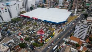 Rede de supermercados fecha lojas e manda demitir funcionários
