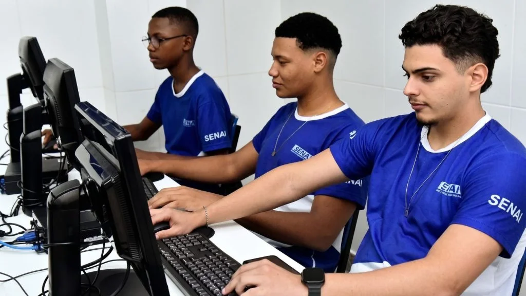 Senai cursos técnicos gratuitos com auxílio por mês