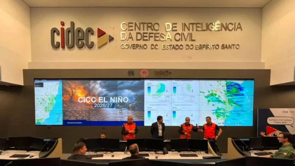 Centro de Inteligência da Defesa Civil monitora o El Niño no Espírito Santo em painel do CICC 2026/27.