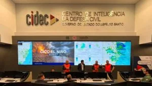 Centro de Inteligência da Defesa Civil monitora o El Niño no Espírito Santo em painel do CICC 2026/27.