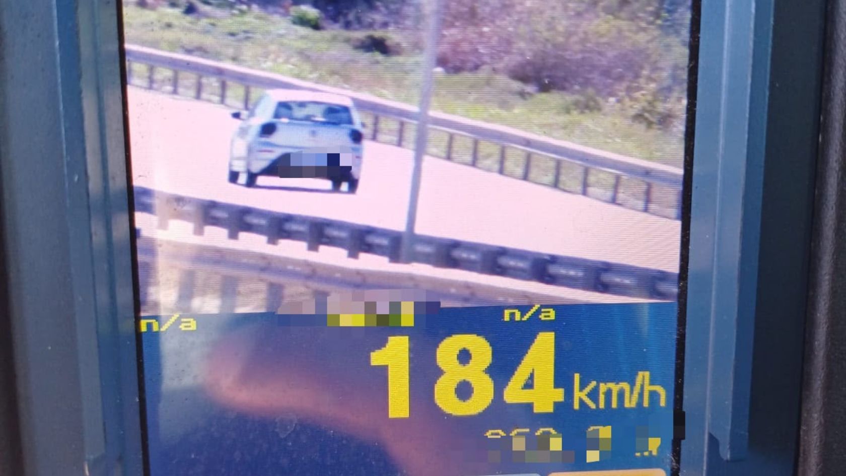carro a 180 kmh na Serra