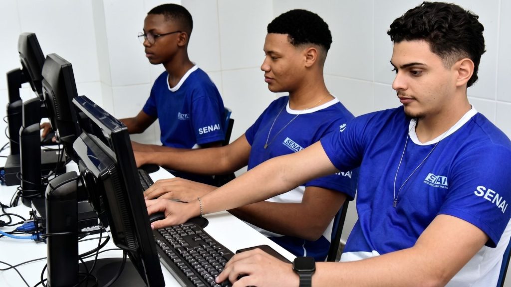 Cursos técnicos gratuitos auxílio Senai