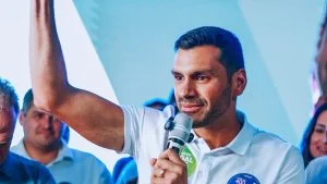 Serginho Vidigal discursa em ato de lançamento da candidatura na Serra