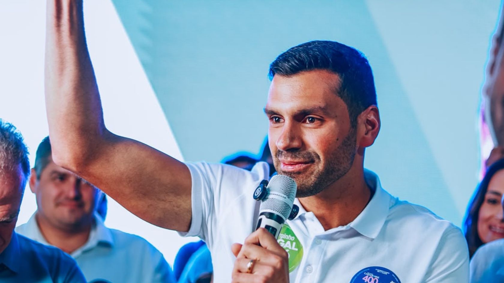 Serginho Vidigal discursa em ato de lançamento da candidatura na Serra
