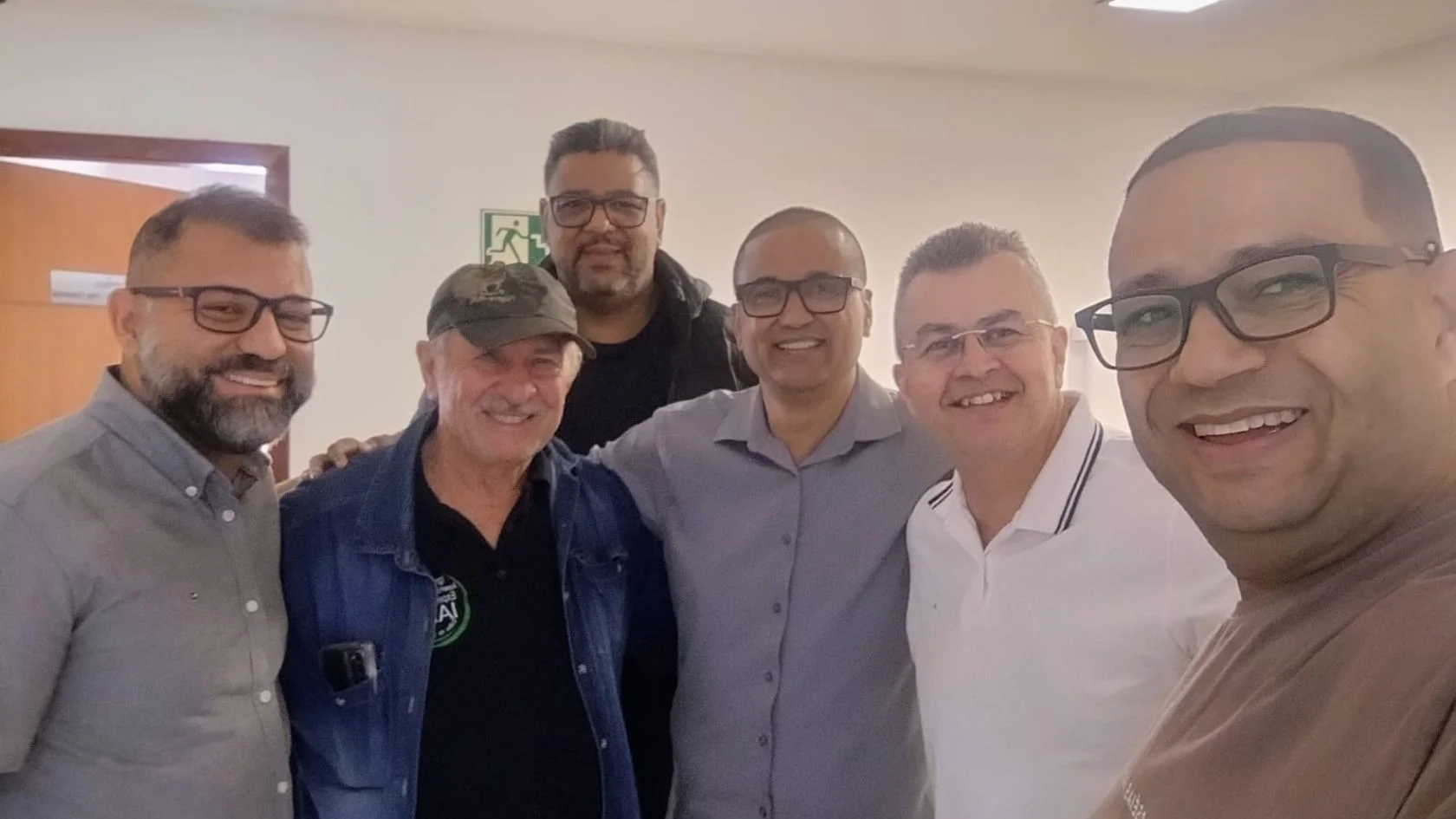 Pastores da comissão da APES reunidos para debater o combate ao vício em apostas online na Serra