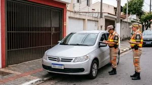 Estacionar na garagem Guarda de Trânsito