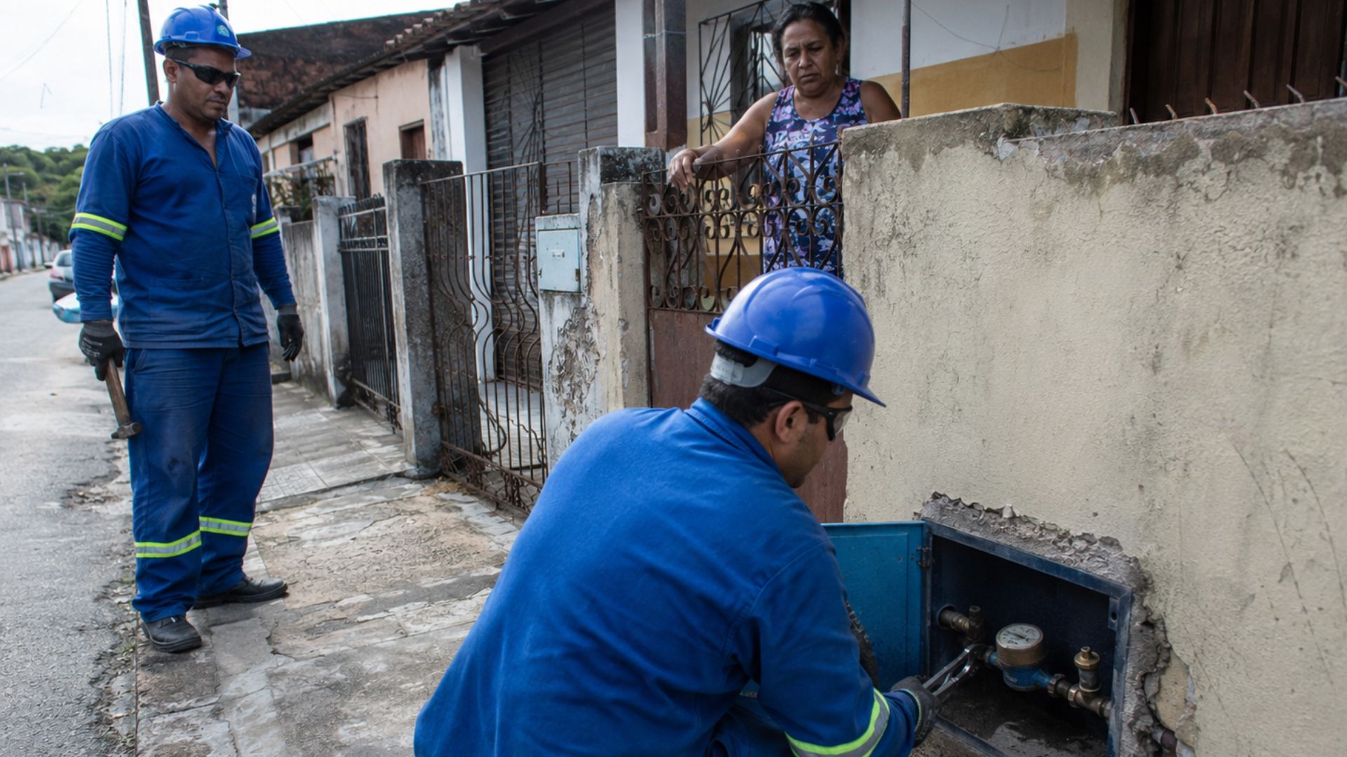 Família corte de água contas atrasadas