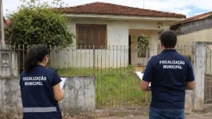 Imóveis vazios e terrenos abandonados