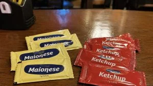 Sachês de maionese e ketchup restaurantes