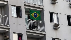 Bandeira do Brasil Varanda Condomínio
