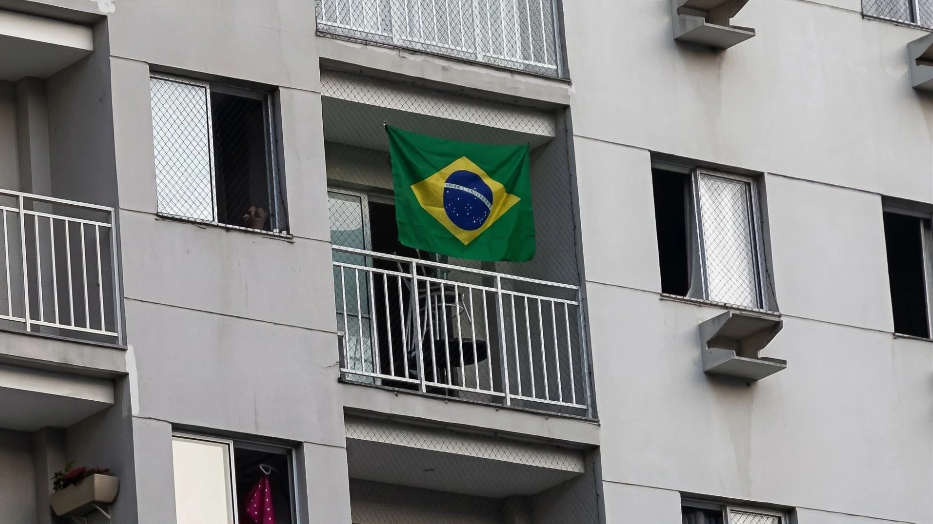 Bandeira do Brasil Varanda Condomínio