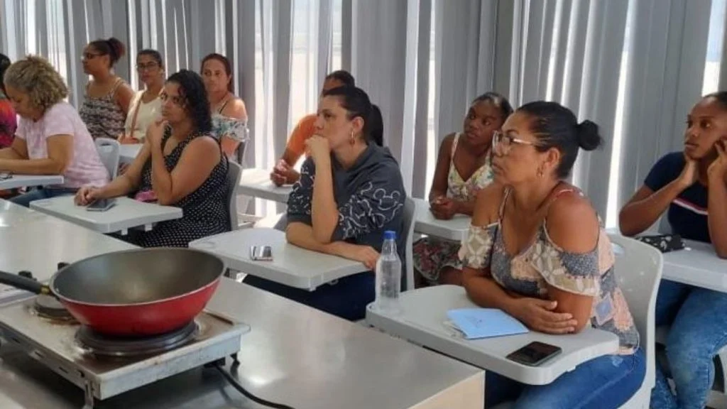cursos gratuitos na Serra