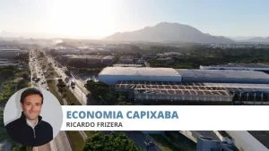 Vista aérea do Civit I, polo industrial afetado pelo furto de fios na Serra, com arte da coluna Economia Capixaba