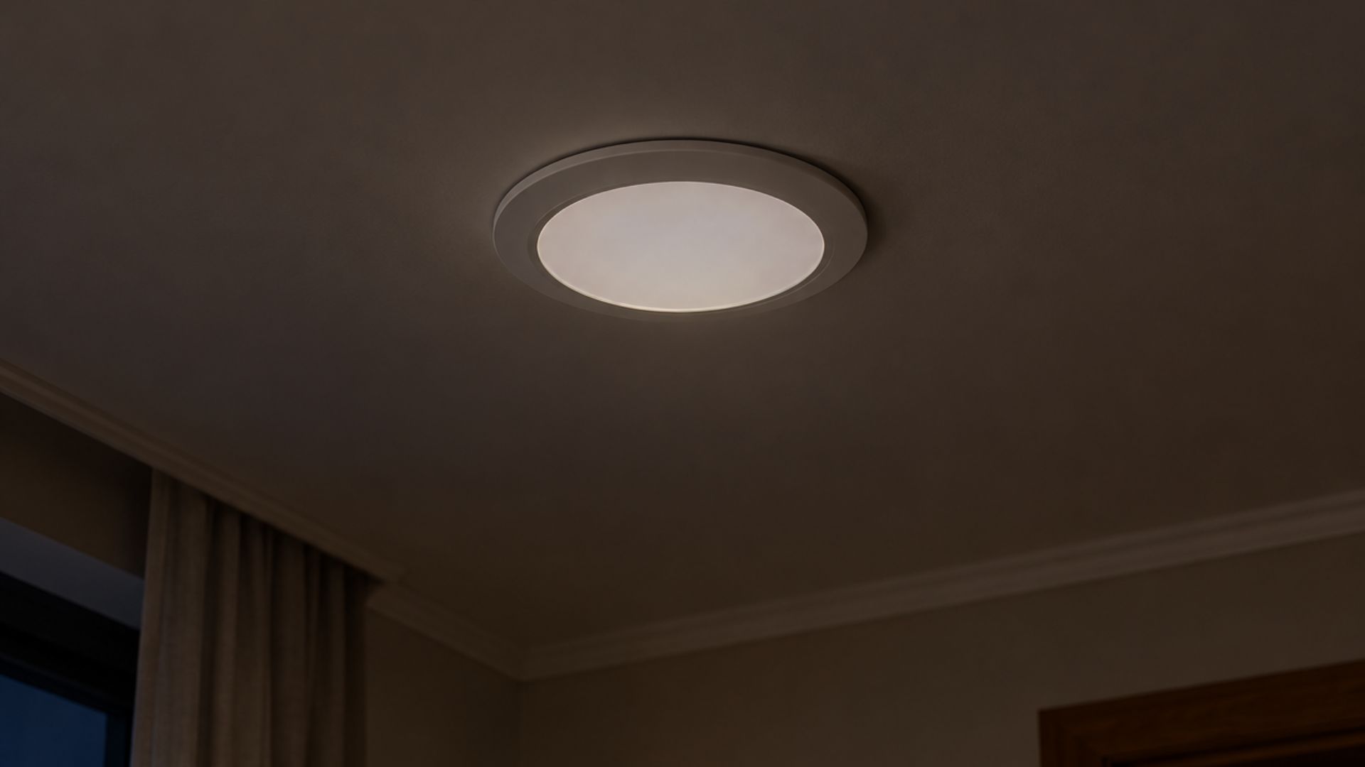 Por que a lâmpada LED continua acesa mesmo desligada?