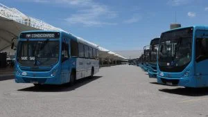 Paralisação dos ônibus Motoristas Passageiros