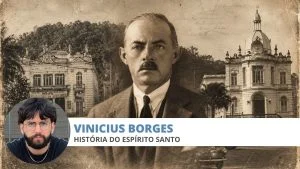 André Carloni em foto de época, com o Theatro Carlos Gomes e prédio histórico de Vitória ao fundo