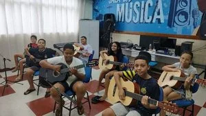 Aulas gratuitas de música na Serra