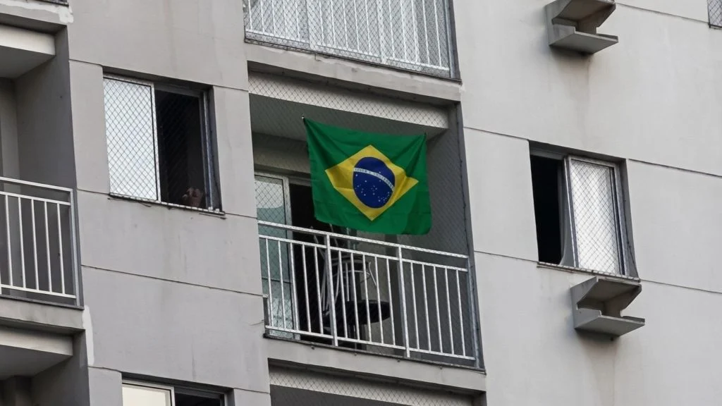 Bandeira do Brasil Condomínio Varanda