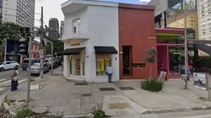 Fachada de lojas no número 1.148 da Rua Oscar Freire, nos Jardins, em São Paulo, onde ocorreu o furto em joalheria