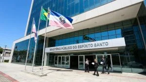 Fachada da sede do Ministério Público do Espírito Santo, que suspendeu promotora da Serra por 30 dias