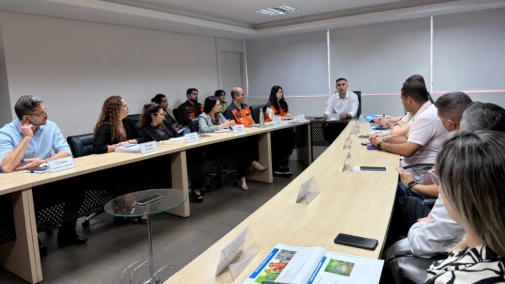 Prefeito Weverson Meireles conduz reunião do CICC El Niño na Serra com equipes da Defesa Civil e secretarias municipais