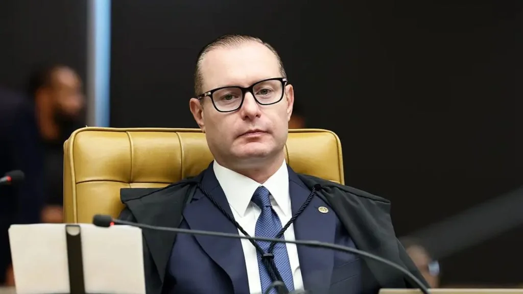 Ministro Cristiano Zanin, do STF, relator do pedido de prorrogação do horário de votação, durante sessão da Corte