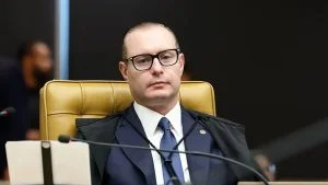 Ministro Cristiano Zanin, do STF, relator do pedido de prorrogação do horário de votação, durante sessão da Corte