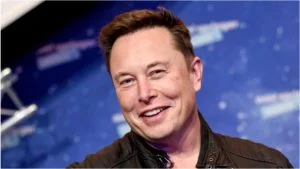 Elon Musk, da SpaceX, dona da Starlink, sorri em evento; satélites da empresa chegam ao celular pelo Vivo Satélite