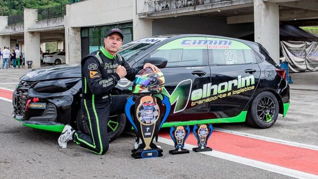 Capixaba tricampeão mineiro de automobilismo