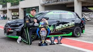 Capixaba tricampeão mineiro de automobilismo
