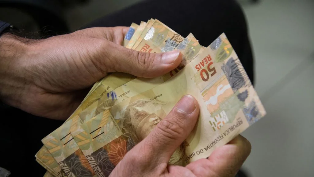 Décimo terceiro salário antecipado trabalhadores