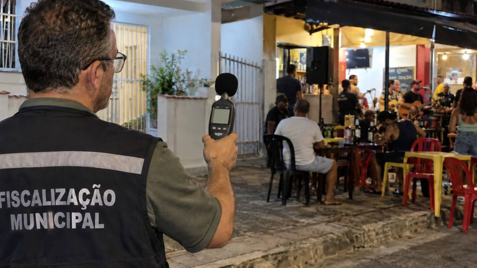 Lei do Silêncio Regras das 22h Som alto do vizinho