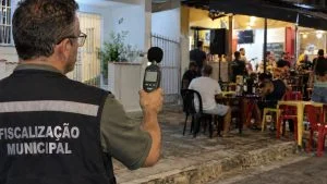 Lei do Silêncio Som alto do vizinho Regra das 22h Bares