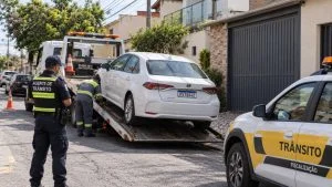 Morador estacionar na garagem
