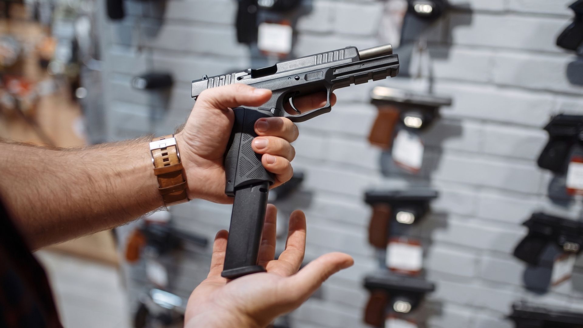 Porte de arma para novas profissões no Brasil