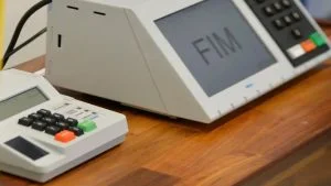 Quem trabalha no dia da eleição pode sair para votar